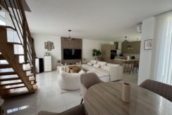 13120 GARDANNE. Gardanne, coup de cœur pour cet appartement de type 5 avec deux terrasse idéalement situé.
